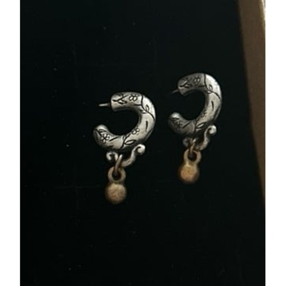 Vintage 90'sGuess Earring two ton design with a scrolling, engraved silver‎ hoop